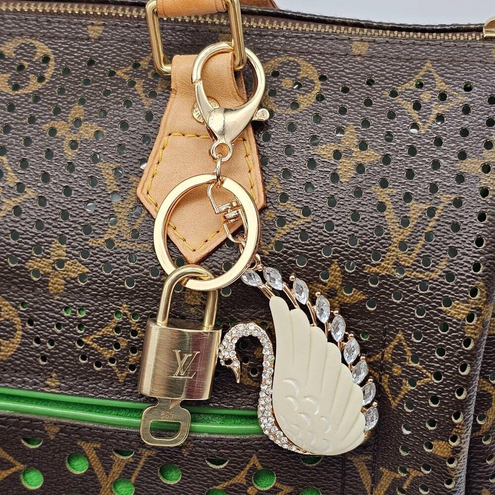 LV Gold Padlock Authentic 🔑 Luxury Bag Charm w/ Unbranded Swan Keychain - Picture 10 of 10